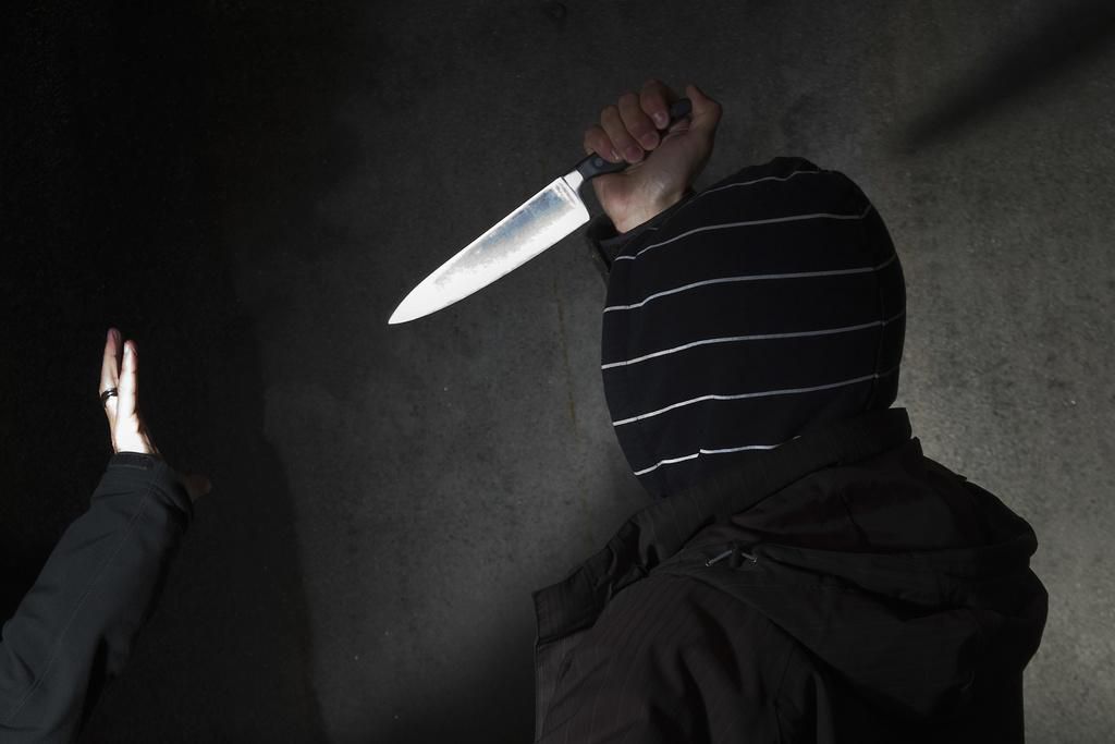 Le prévenu, âgé de 19 ans lors des faits, avait donné un coup de couteau à son interlocuteur avant de prendre la fuite. (Photo d’illustration)