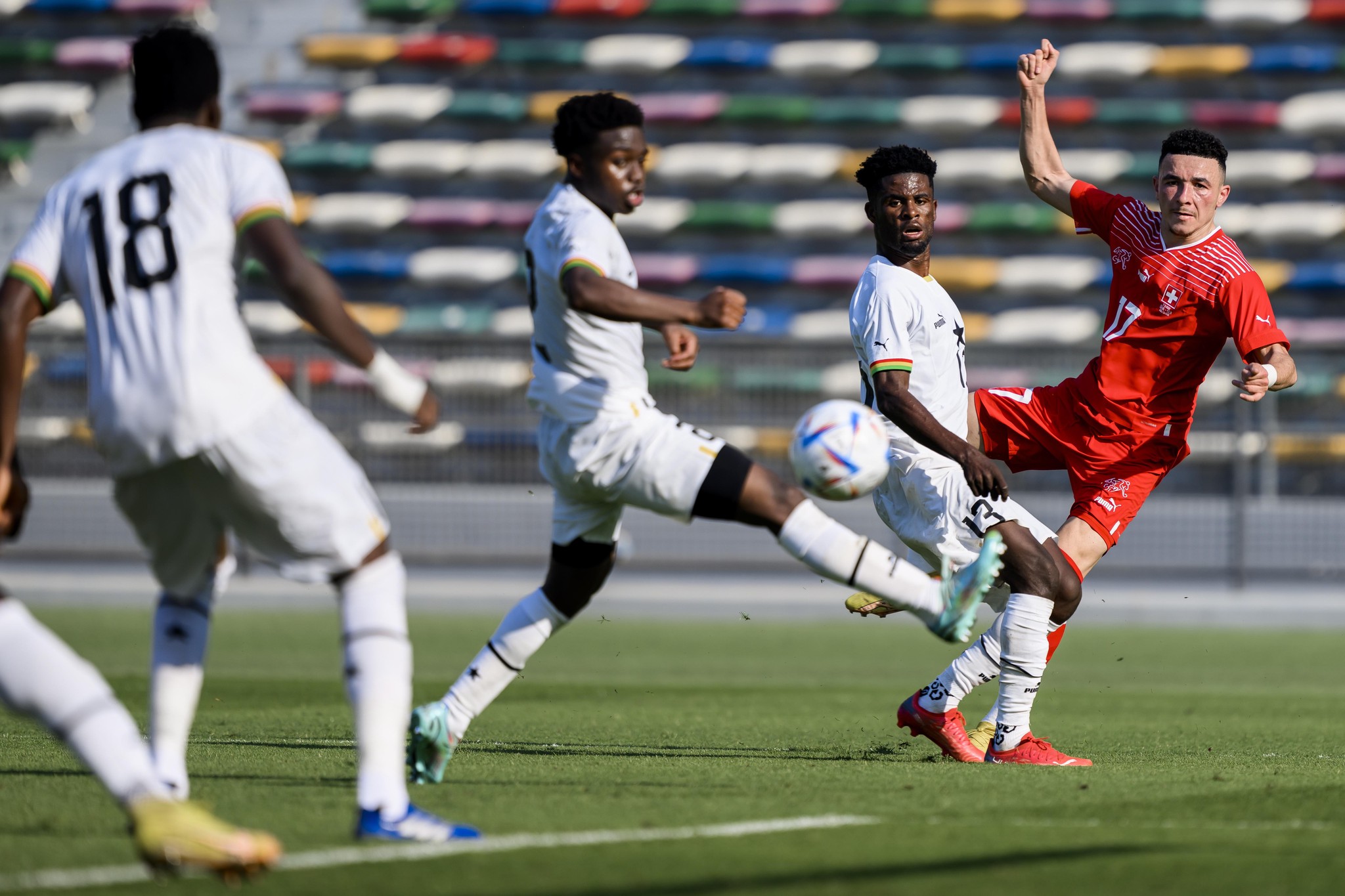 Positionné en piston gauche, Ruben Vargas a paru perdu dans son couloir face au Ghana.