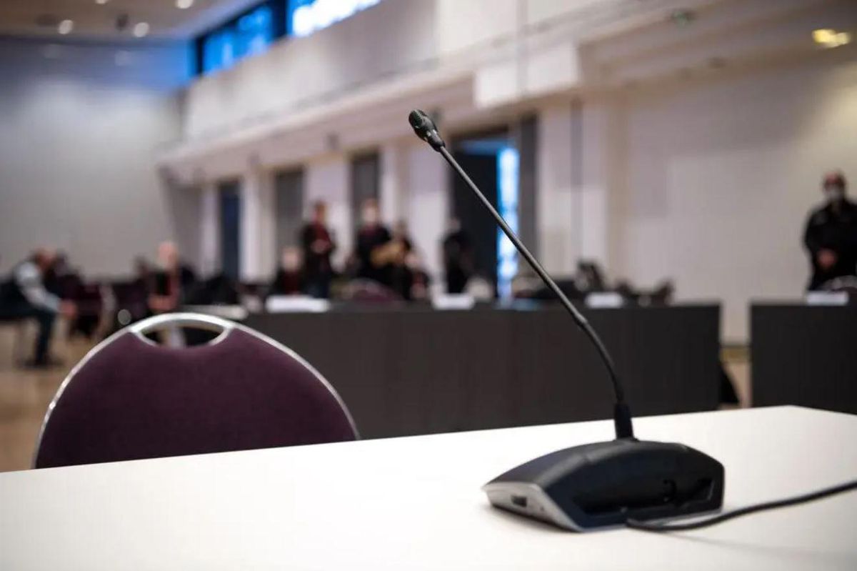 L’accusée, qui suggère la culpabilité paternelle, a répondu avec détermination aux questions ce lundi. (Photo d’illustration)