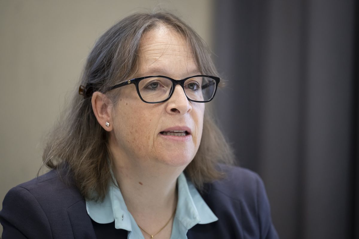 Michaela Schaerer, Direktorin BABS, spricht waehrend eines Medien-Fachgespraechs zur Praesentation der Multikanal-Strategie des Bundes zur Alarmierung, Warnung und Information der Bevoelkerung am, am Donnerstag, 11. Juli 2024 in Bern. (KEYSTONE/Anthony Anex)