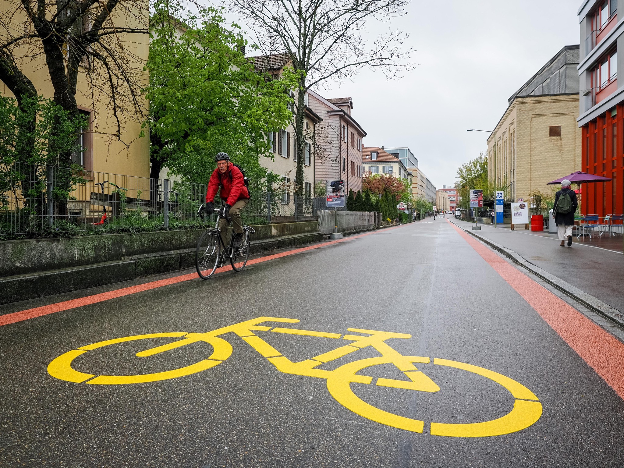 Das überdimensionierte Velowegvelosignal.