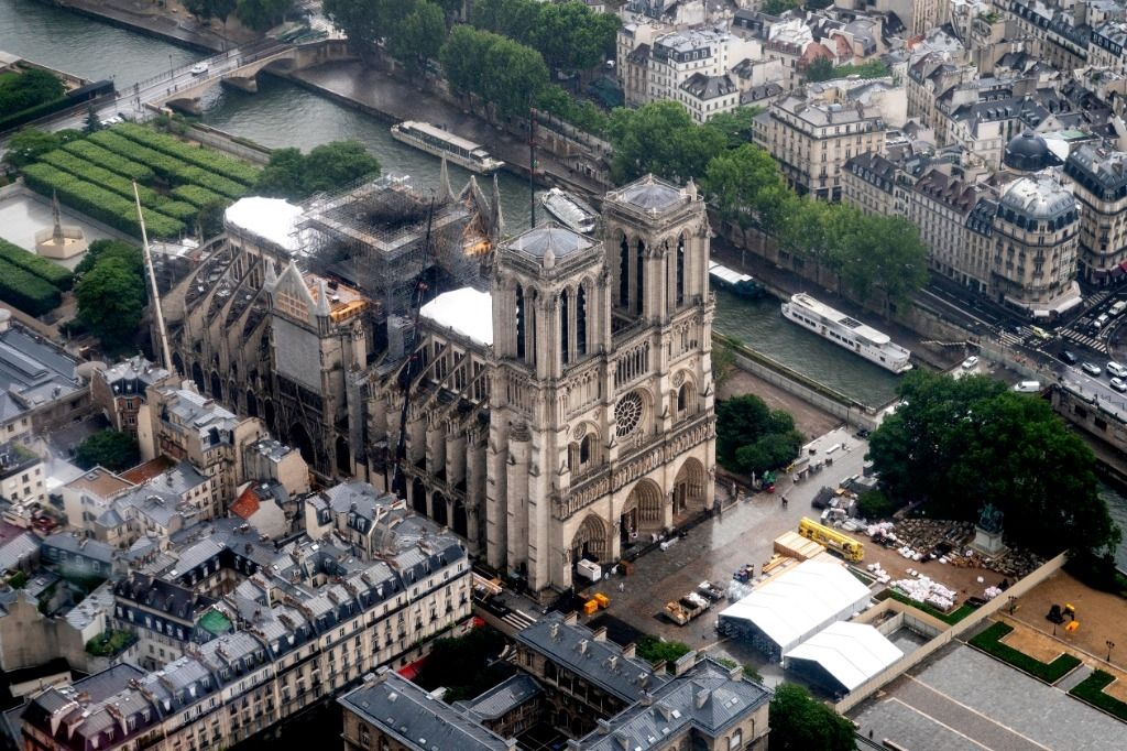 Messe à Notre-Dame, 2 mois après l'incendie