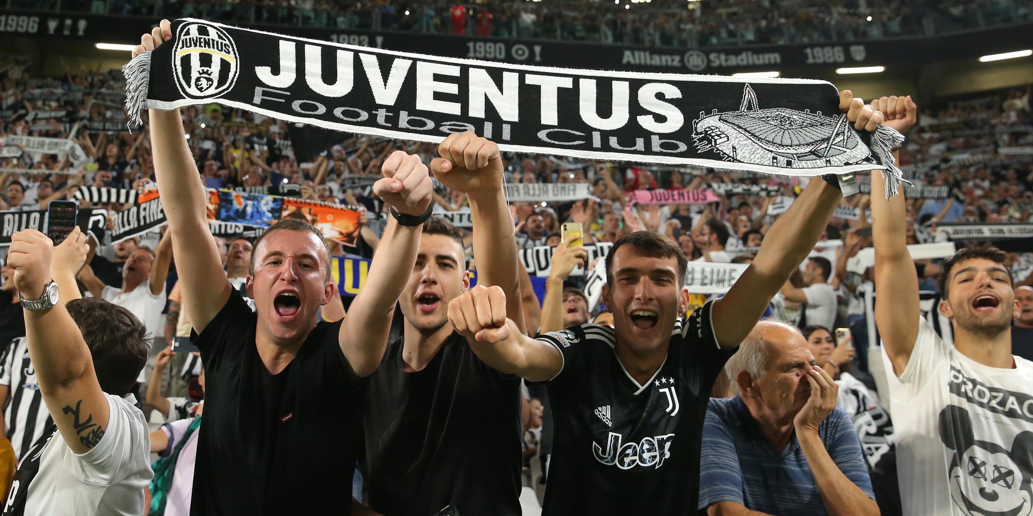 Stehen hinter ihrem Herzensclub: Einige Fans von Juventus Turin können ihr Team bald nur noch im Stadion unterstützen, nicht aber vor dem Fernseher.