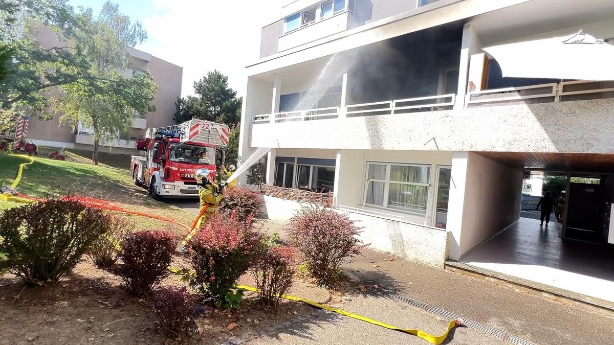 Un balcon prend feu à Bernex
