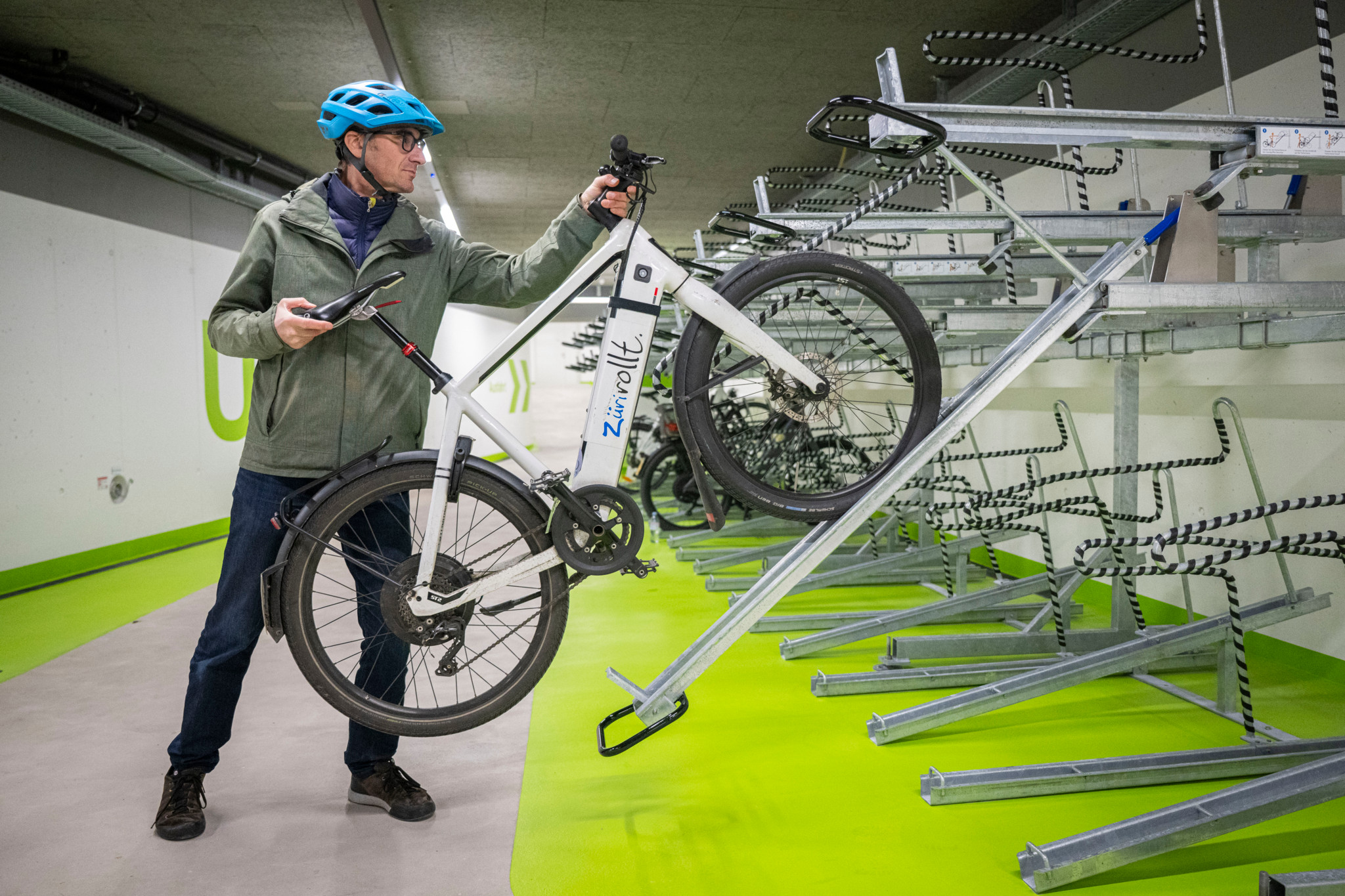 handyhalterung fahrrad mit regenschutz HYRKOTW wasserdichte Lenkertasche Regenschutz, 360° Drehbarer Universalhalter für 4,7-7 Zoll Smartphones, Zusätzliches Staufach, 185x110x30mm (Schwarz) Sport & Freizeit Neuer CUBE-Store in Berlin 25/26 Farbe:Kork-Tiefblau