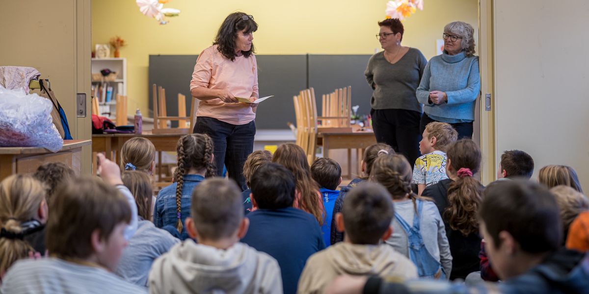 Franjo von Allmen: Schulkinder in Boltigen üben Sieger-Song
