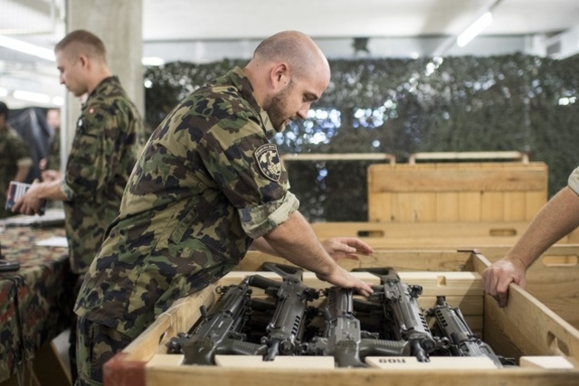 Les initiants veulent que les exportations de matériel de guerre soient également interdites dans les pays qui violent les droits de l'homme. (Photo d'illustration)