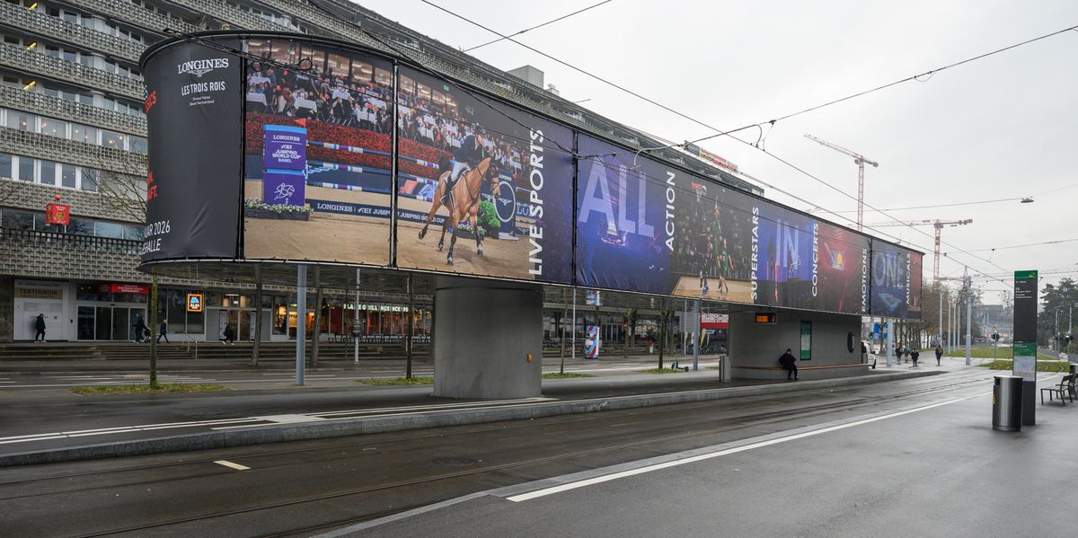 Werbung-ber-Tramhaltestelle-Der-Zuschlag-f-r-die-LED-Screens-beim-Joggeli-ist-jetzt-vergeben