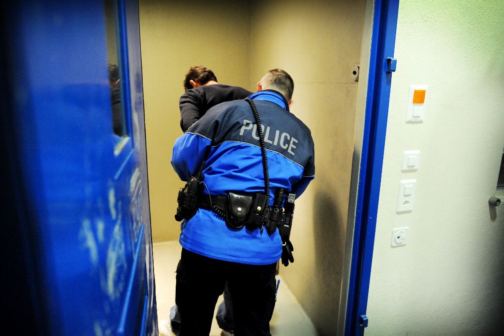 Il conduit sans permis, ni assurance et avec des plaques volées