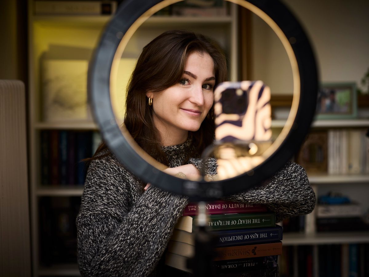 Yverdon, le 18 janvier 2024. Portrait de Mathilde Schaller, bookTokeuse et influenceuse dans le monde des livres.   Photo Yvain Genevay / Le Matin Dimanche