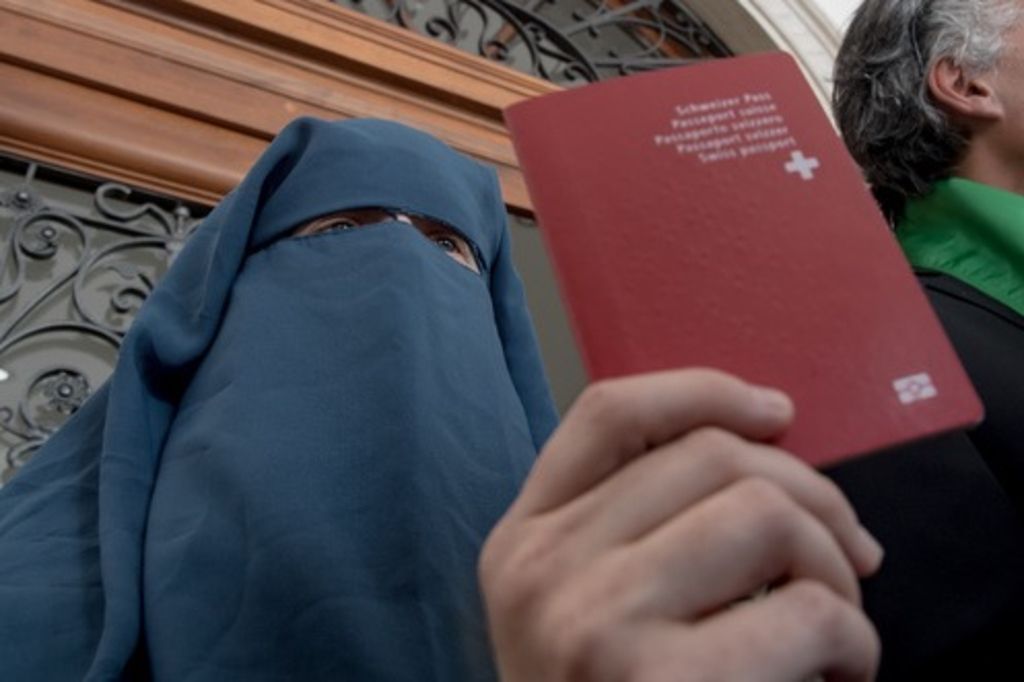 Après le Tessin, St-Gall pourrait interdire la burqa