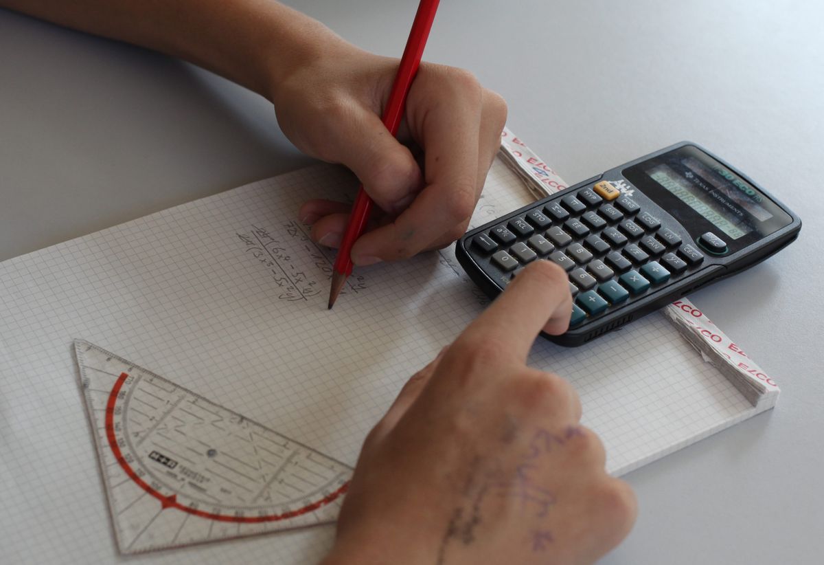 AHa Lernhilfestudio in Wädenswil

Stefan Füchslin erteilt Allan Gattello Nachhilfeunterricht in Mathematik









Bild Patrick Gutenberg