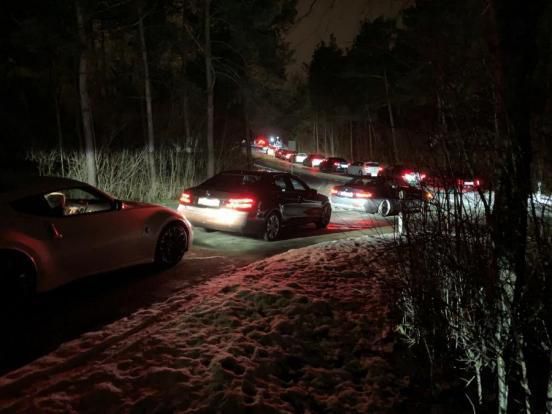 La police zurichoise a mis fin à un rassemblement illégal de passionnés automobiles.