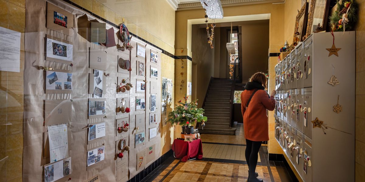 Saint-Jean: un immeuble f&ecirc;te No&euml;l avec un calendrier g&eacute;ant