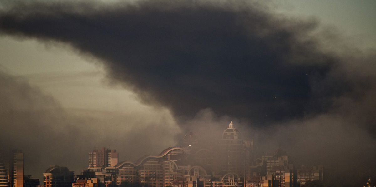 Kyiv Hit by Ballistic Missiles: Explosions Reported and One Dead