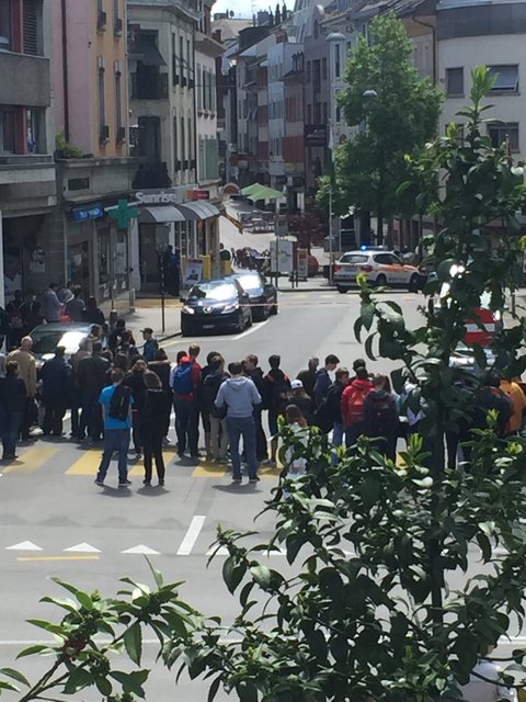 Der Polizeieinsatz ist noch im Gange. 