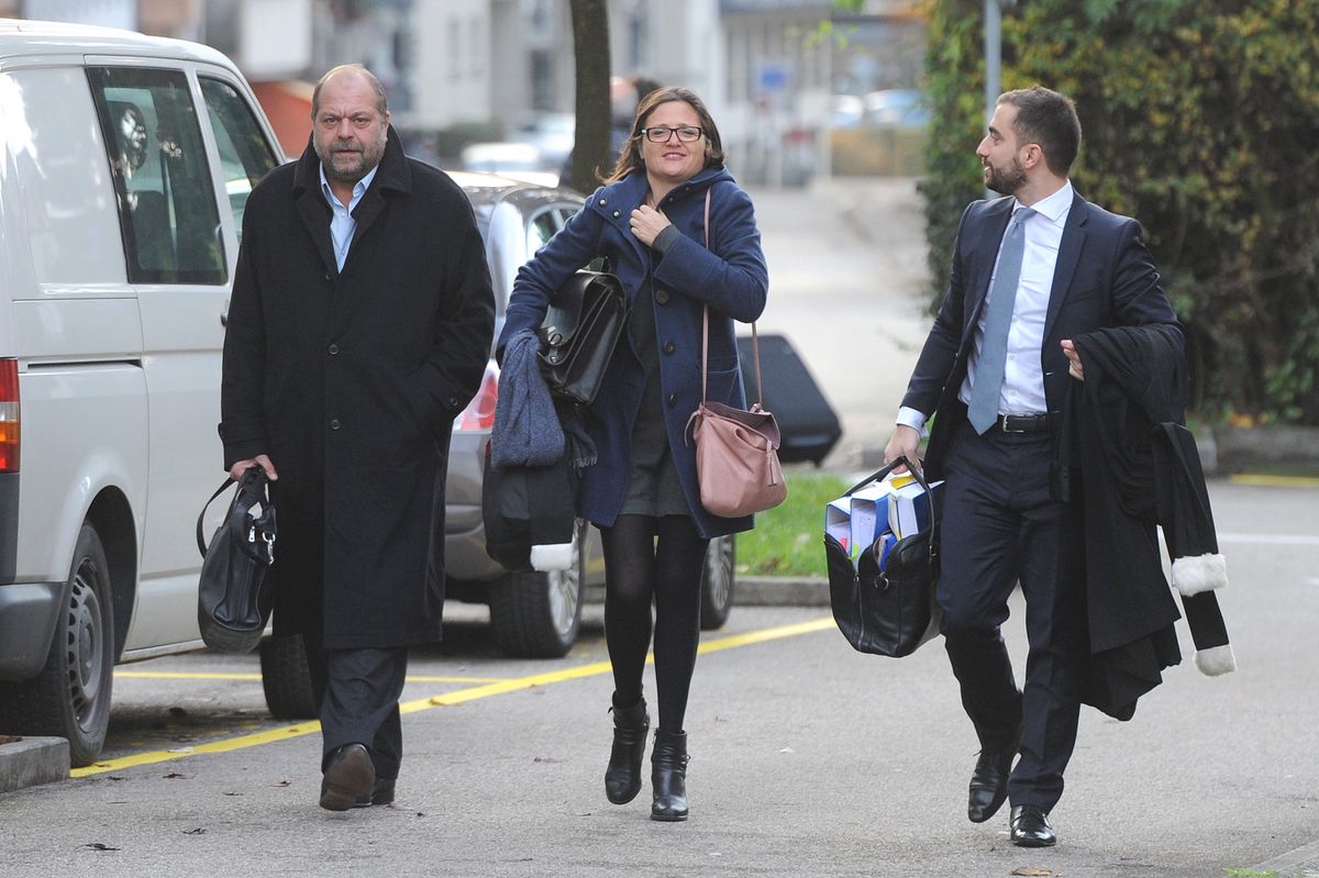 20.11. 2014; Nyon; Proces; Sept gardiens de prison devant leurs juges. Une détenue les accuse de l'avoir molesté indument un soir de 2009 à la prison de la Tuilère à Lonay (VD). Photo - L'arrivée des avocats de la plaignante avec de g a dr. Me Eric Dupond-Moretti, Me Yaël Hayat et Me Guglielmo Palumbo. Jean-Guy Python