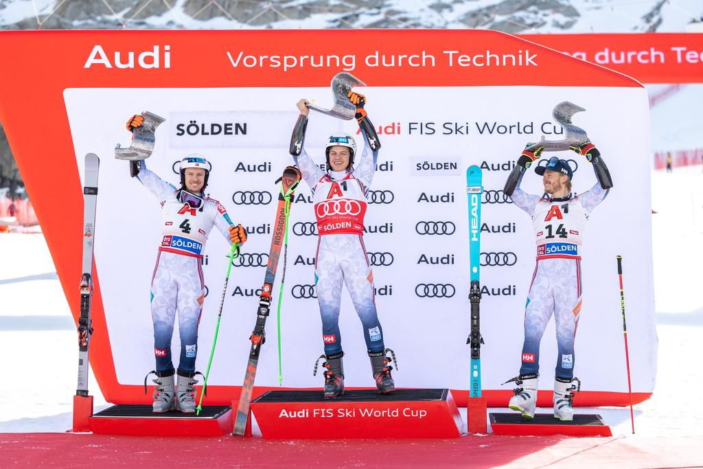 Podium norvégien à Sölden pour la reprise de la s aison le 27 octobre 2024, avec Alexander Steen Olsen Henrik Kristoffersen et Atle Lie McGrath.