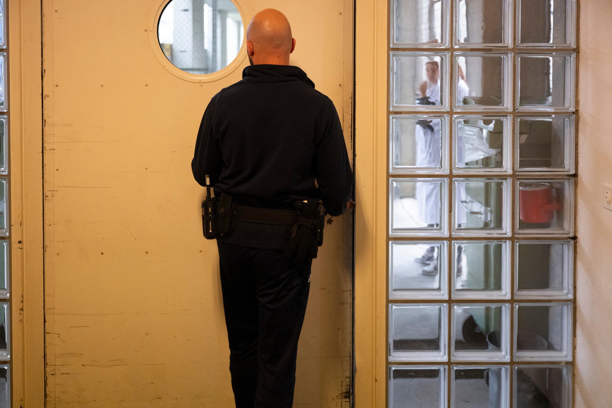Lonay: deux agents de détention témoignent