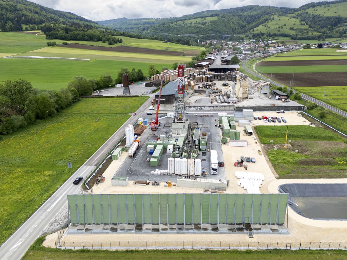 Geo-Energie Suisse bohrt seit dem 21. Mai in Glovelier in der Gemeinde Haute-Sorne. Hier soll ein Geothermie-Pilotkraftwerk entstehen.