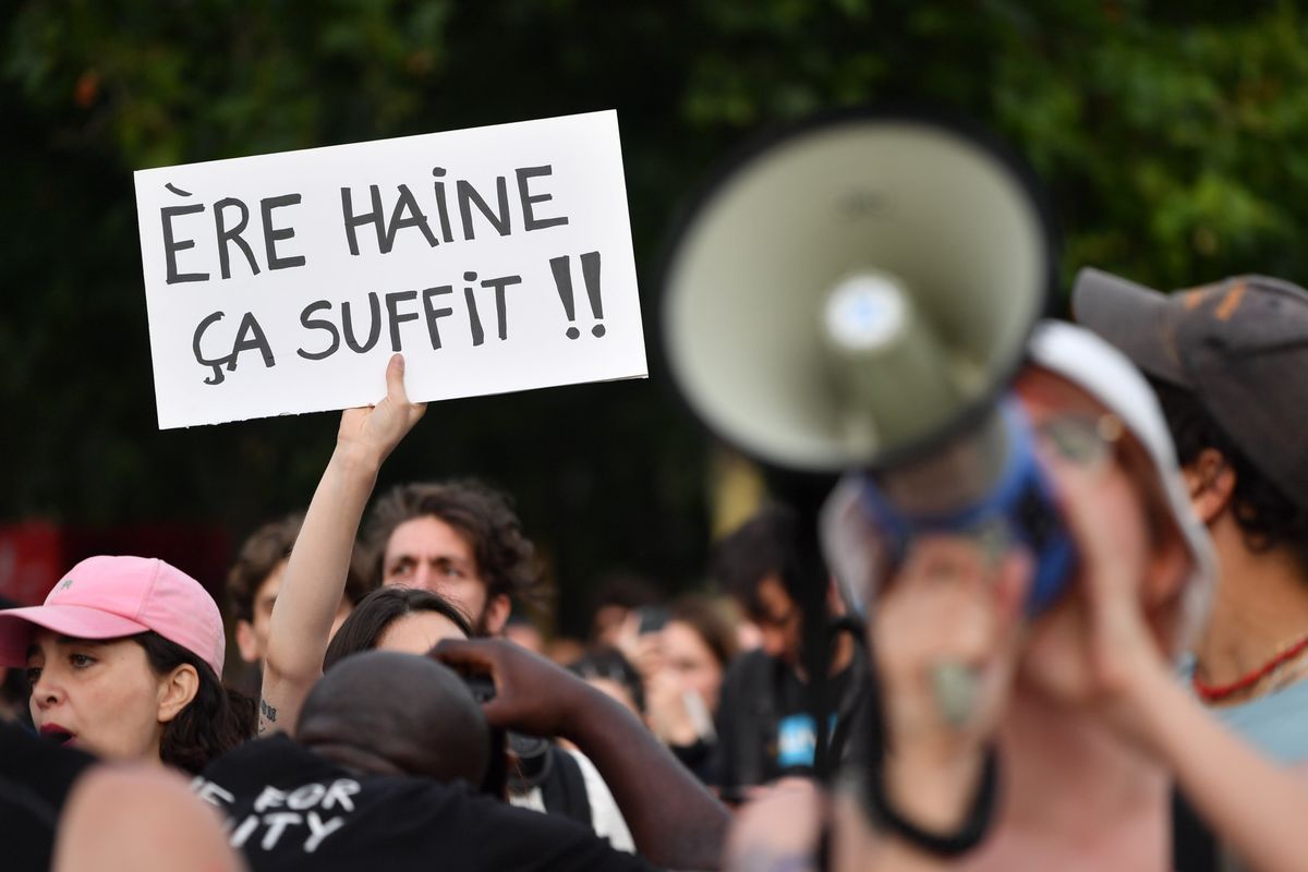 Des manifestants contre le racisme en France