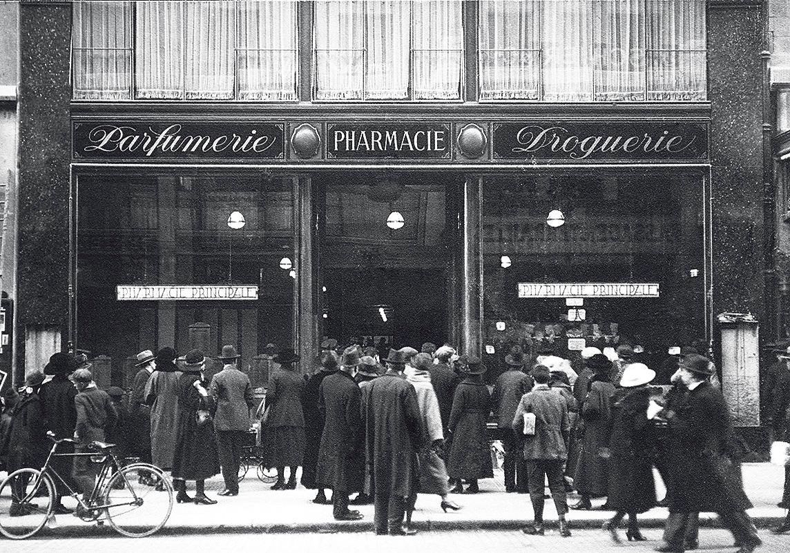 La Pharmacie Principale sur la rue du Marché en 1922.