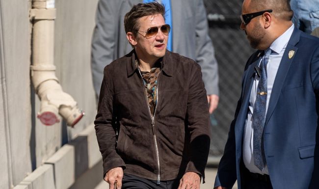 Celebrities outside the Jimmy Kimmel Live studios Featuring: Jeremy Renner Where: Los Angeles, California, United States When: 10 Apr 2023 Credit: BauerGriffin/INSTARimages PUBLICATIONxNOTxINxUKxFRA Copyright: xRBx 52605410