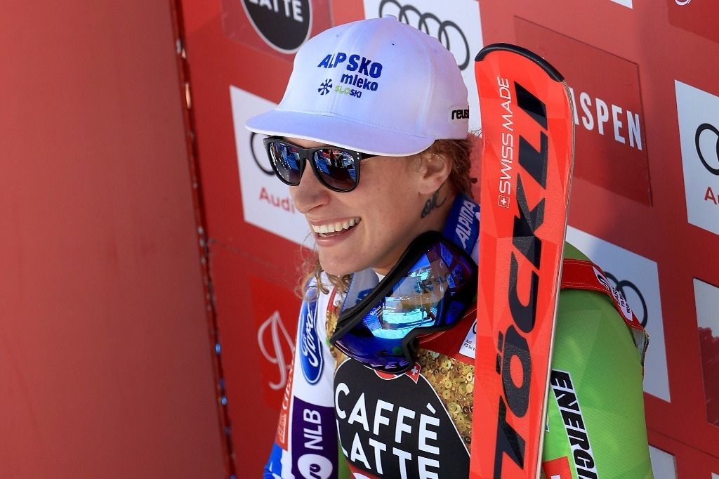 Ilka Stuhec s'assure le globe de la descente