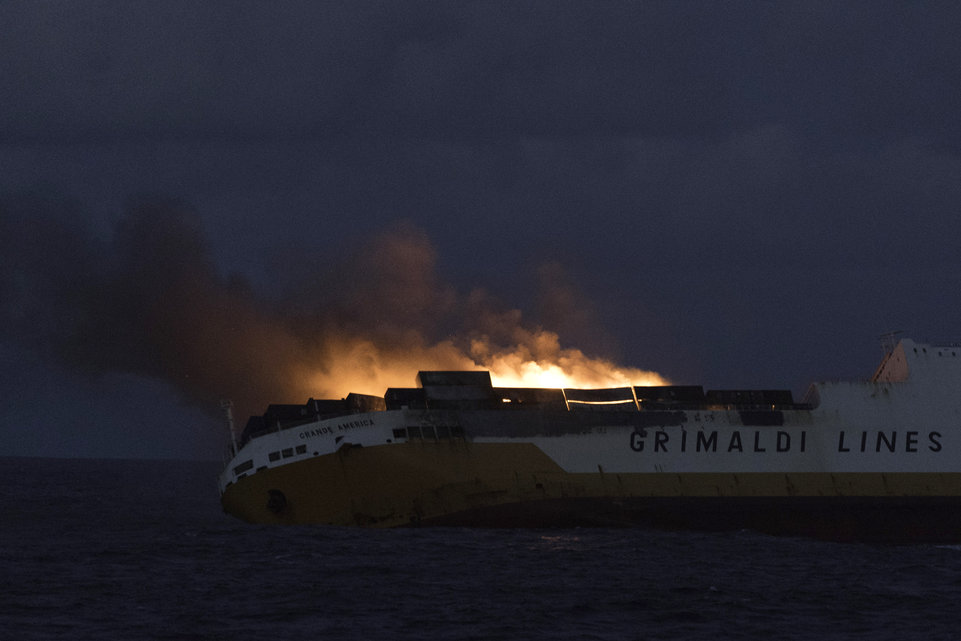 Die «Grande America» war auf dem Weg vom Hamburger Hafen nach Casablanca in Marokko, als am Sonntagabend ein Feuer an Bord ausbrach.