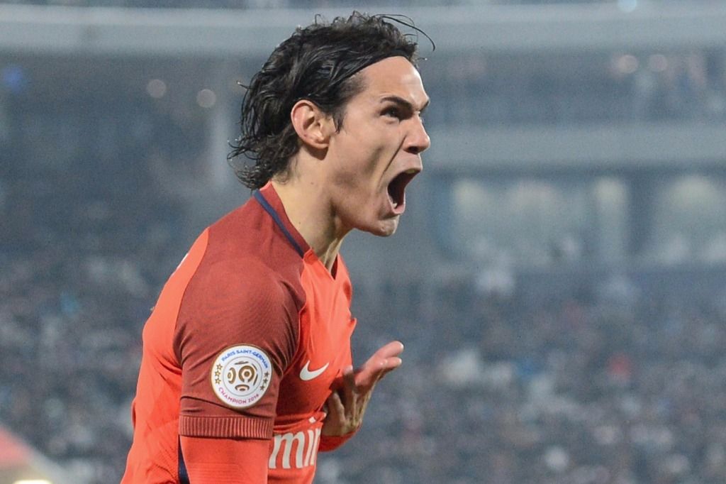 Cavani ramène le PSG à hauteur de Monaco