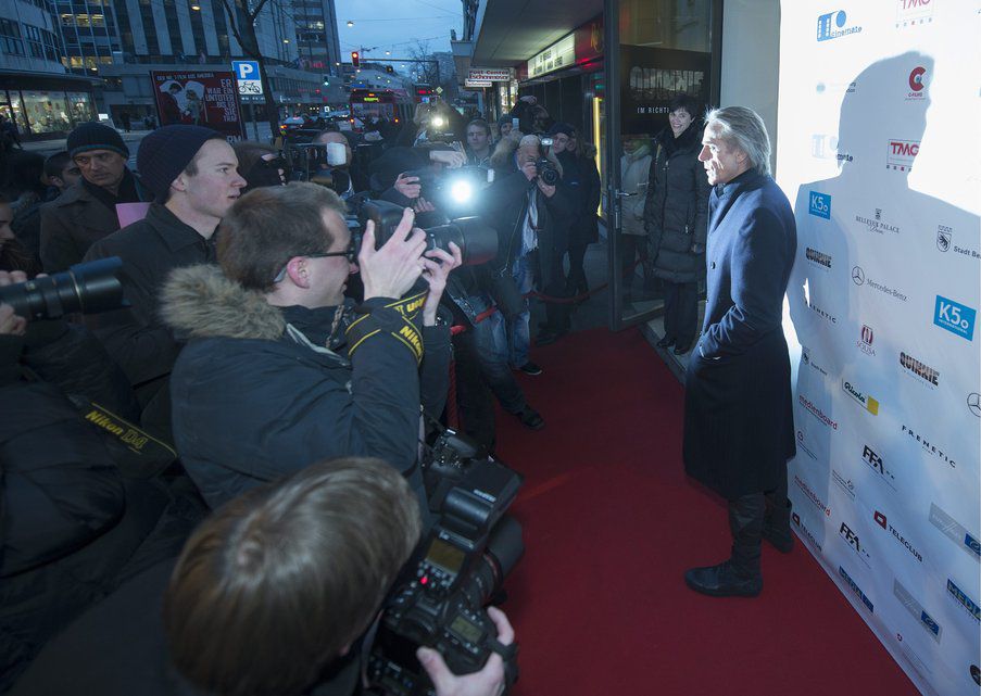 Blitzlichtgewitter und Scheinwerfer: An der Laupenstrasse herrschte am Donnerstagabend der Ausnahmezustand.