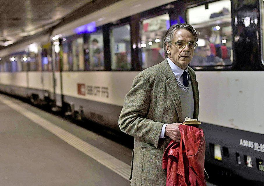 Bern im Film: Jeremy Irons als Berner Altphilologe Raimund Gregorius in «Nachtzug nach Lissabon». Der Film nach dem gleichnamigen Roman von  Pascal Mercier (Peter Bieri)  läuft ab 7. März in den Kinos.