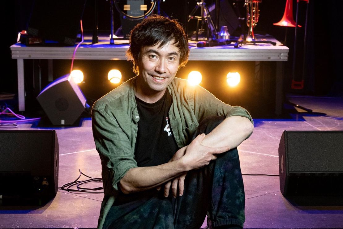 Sanshiro sur la scène du Centre pluriculturel et social d’Ouchy.