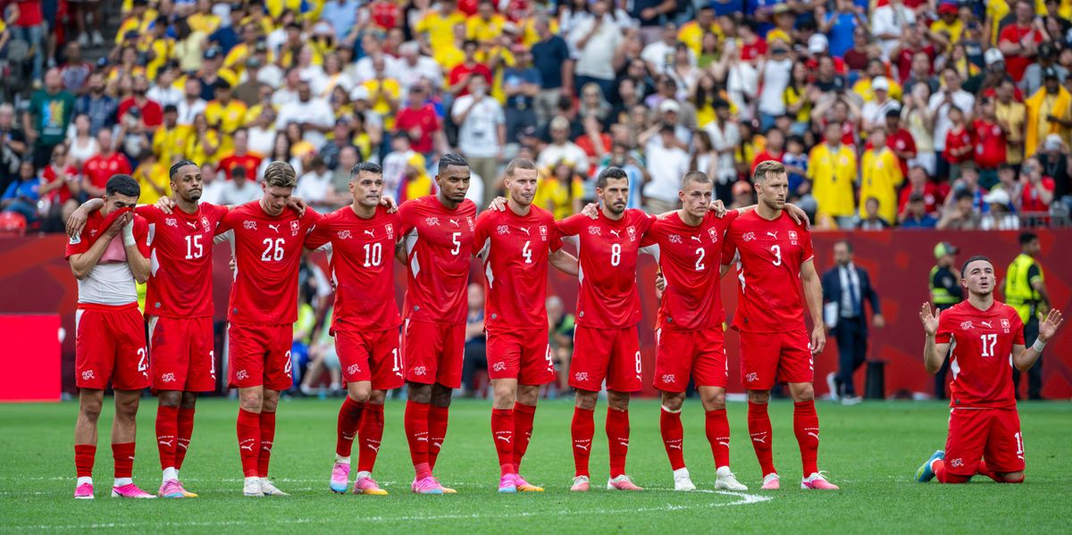 Von-Sforza-ber-Yakin-bis-Xhaka-Moderne-Winkelriede-mit-Ball-und-kurzen-Hosen