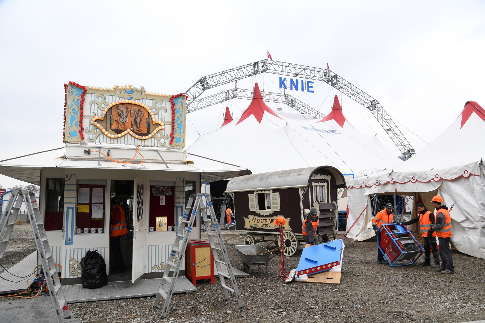 Vor einem Jahr baute der Circus Knie auf dem Teuchelweiher sein Zelt auf. Ob er dieses Jahr noch kommt, ist ungewiss.