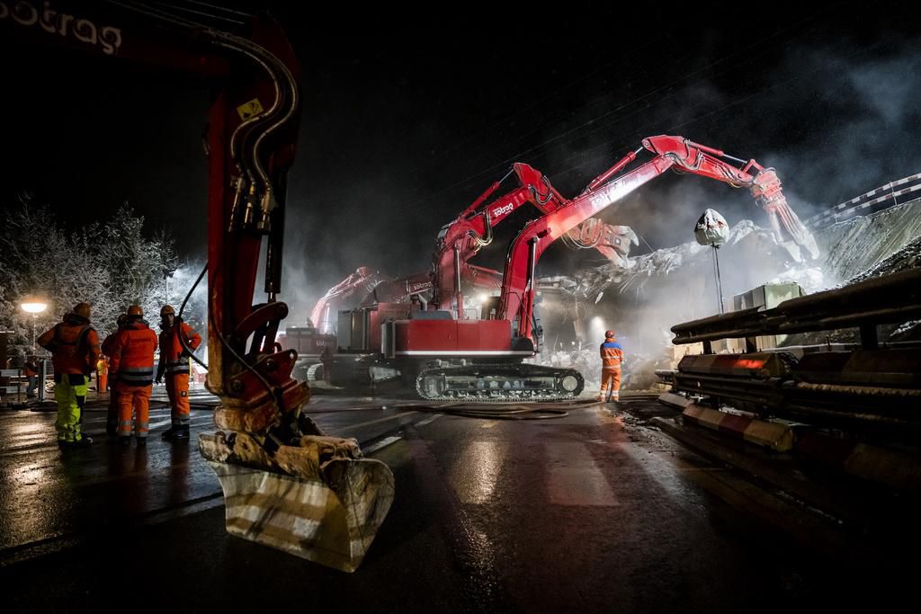 Le demi-pont a été démantelé en raison de sa vétusté. Il sera rebâti à neuf d’ici à la fin de l’année.