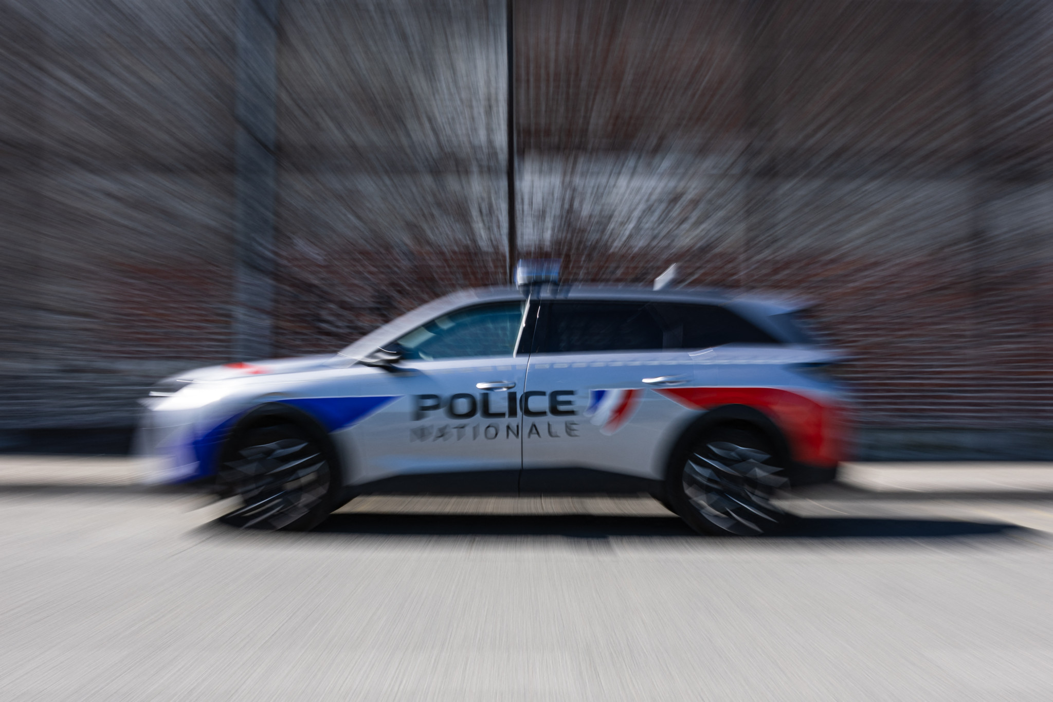 Drame en Ardèche: Cinq jeunes meurent dans leur voiture tombée dans un ravin