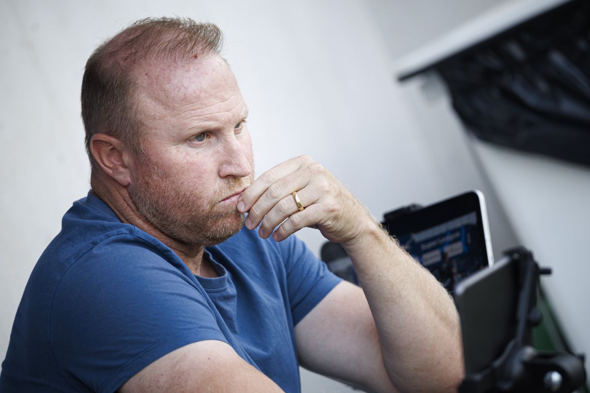 L'entraineur Ludovic Magnin (LS) est photographie avant la rencontre de football de Super League entre FC Lausanne-Sport et FC St. Gallen le dimanche 4 aout 2024 au stade de la Tuiliere a Lausanne. (KEYSTONE/Valentin Flauraud)