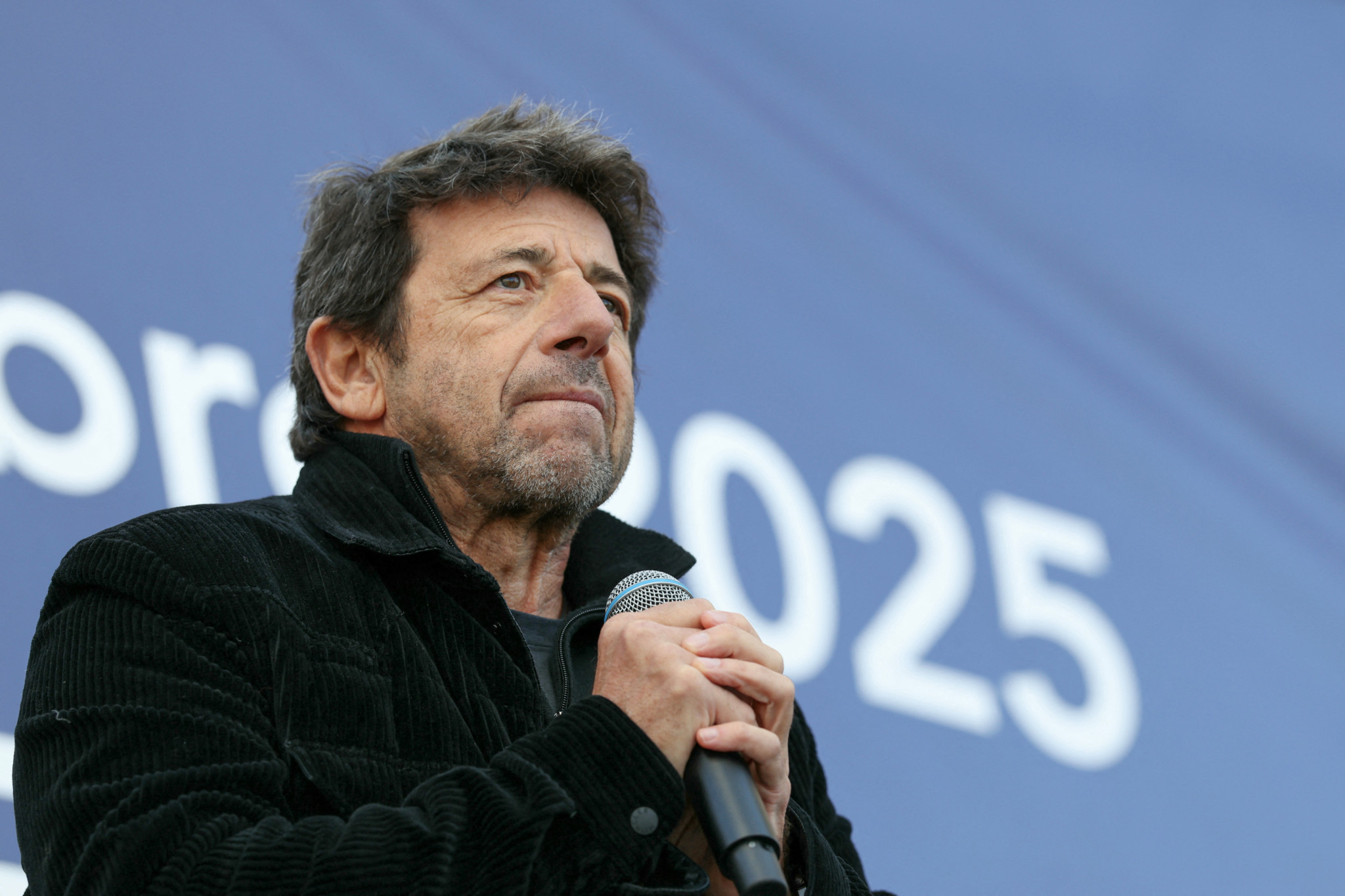 Violences sexuelles: Patrick Bruel contre-attaque après des fuites dans la presse