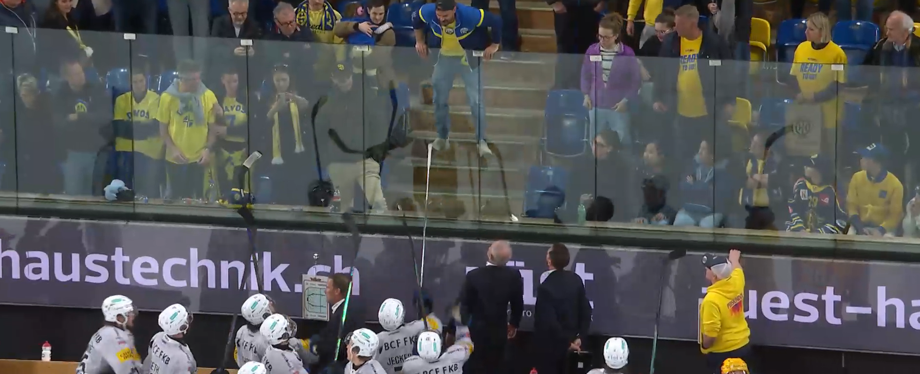 Playoff-Final: Aus Gottérons Machtdemonstration wird ein Krimi – am Ende artet es in Davos auf und neben dem Eis aus