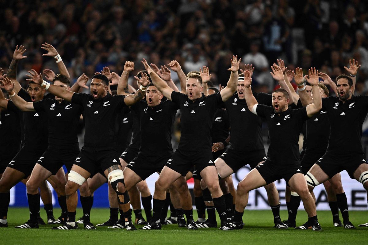 New Zealand's players perform the haka before the  France 2023 Rugby World Cup Pool A match between New Zealand and Italy at the OL Stadium in Decines-Charpieu, near Lyon, south-eastern France, on September 29, 2023. (Photo by Jeff PACHOUD / AFP)