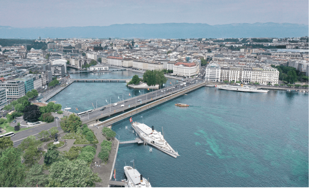 La passerelle du Mont-Blanc sort la tête de l’eau
