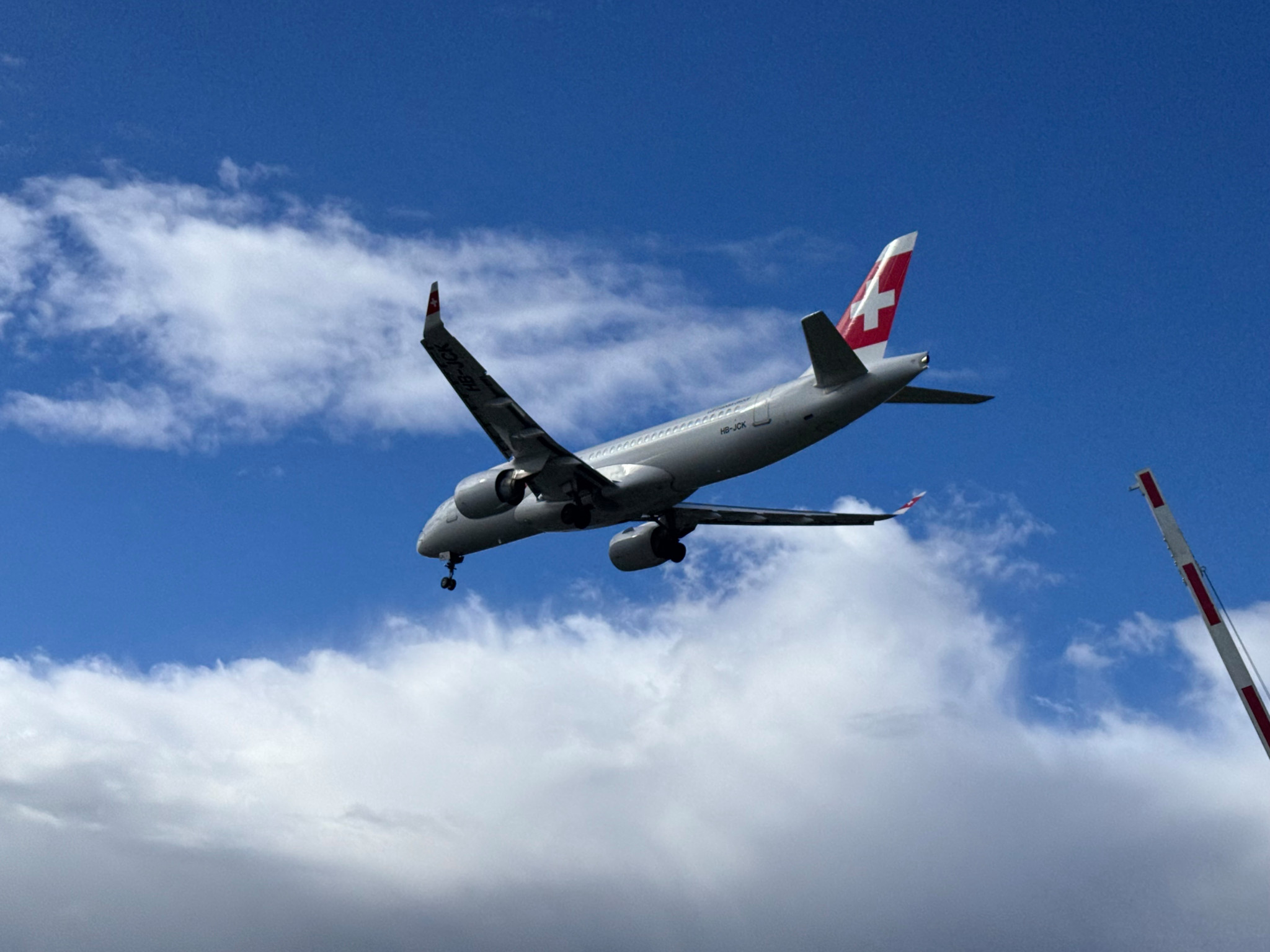 Flughafen Zürich: Airbus A220 von Swiss muss Flug nach Kairo abbrechen