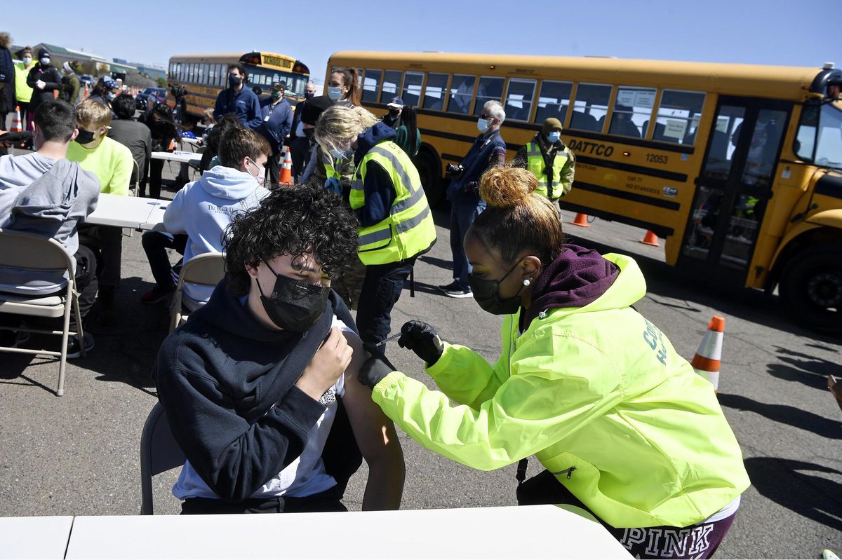  Brian Acevedo, 16 ans, a reçu son vaccin contre le Covid la semaine dernière à Hartford. La ville du Connecticut avait permis aux élève de manquer les cours pour se faire vacciner. 