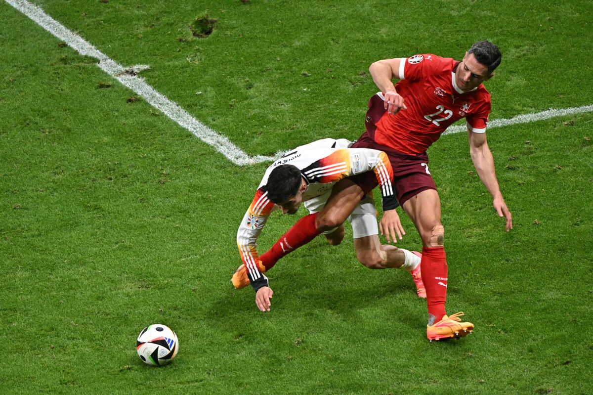 TOPSHOT - Germany's forward #07 Kai Havertz and Switzerland's defender #22 Fabian Schaer vie for the ball during the UEFA Euro 2024 Group A football match between Switzerland and Germany at the Frankfurt Arena in Frankfurt am Main on June 23, 2024. (Photo by JAVIER SORIANO / AFP)