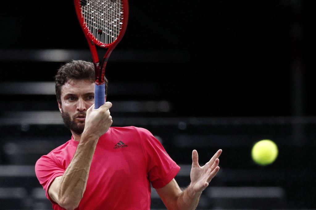 Gilles Simon a réussi géré la sortie de son livre «Ce sport qui rend fou» tout en jouant encore sur le circuit, ici à Paris-Bercy le 3 novembre 2020. EPA/YOAN VALAT