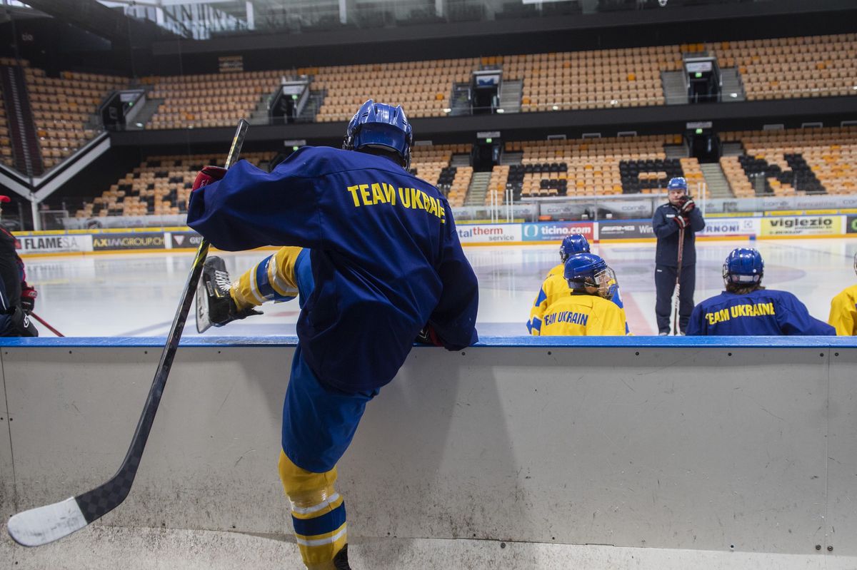 Les jeunes ukrainiens s’entraînent sur la glace habituellement dédiée au HC Lugano.