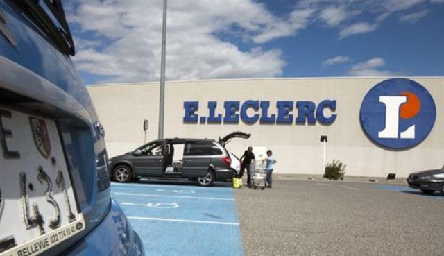 Les Suisses achètent de plus en plus à l'étranger