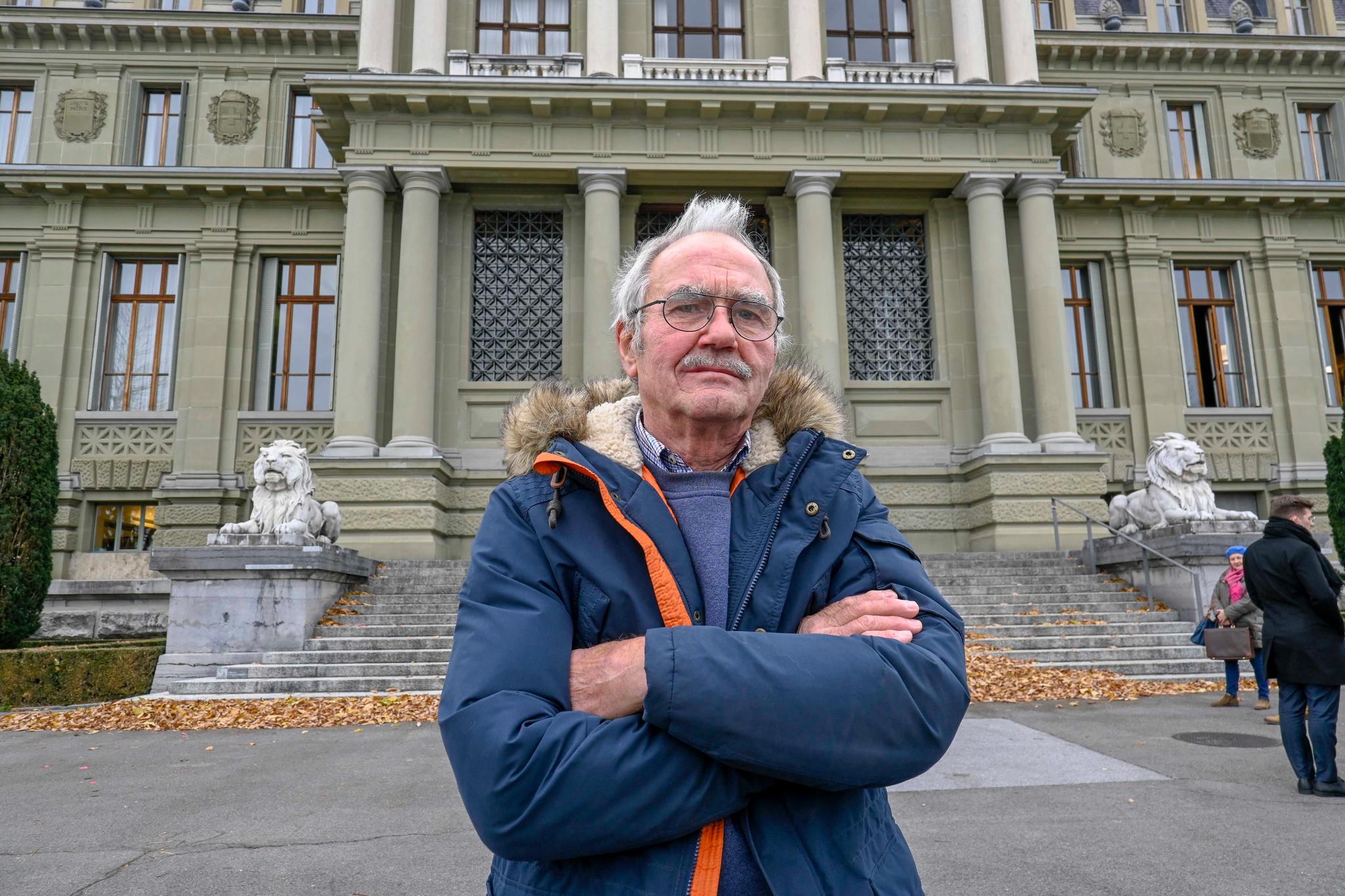 Denis Lambelet a tenté de convaincre le président du Tribunal de police qu’il n’avait pas bousculé le policier sur la Riponne l’été dernier. L’agent a toutefois maintenu sa plainte ce mardi.    photo Patrick Martin/24 Heures