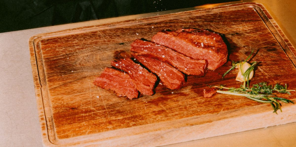 Die-erstaunliche-Planted-Story-Zwei-Schweizer-Nerds-t-fteln-am-perfekten-veganen-Steak